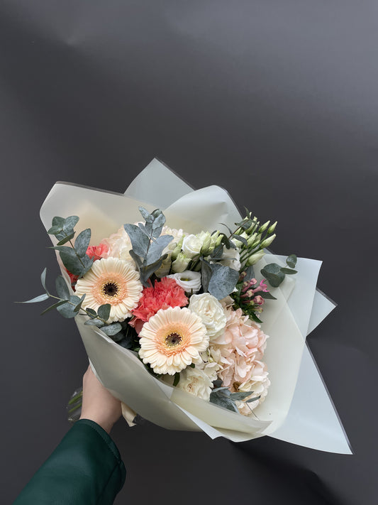 Makayla - delicate bouquet