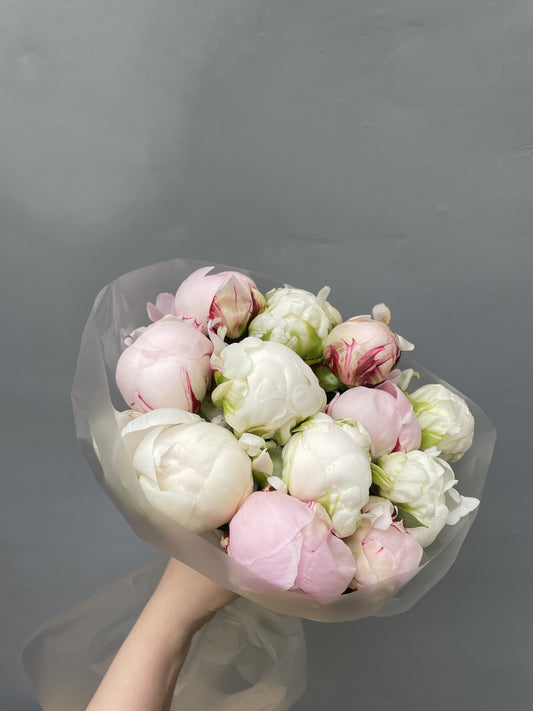 Selena - delicate bouquet of peonies