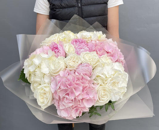 Samantha - special bouquet of gorgeous delicate flowers