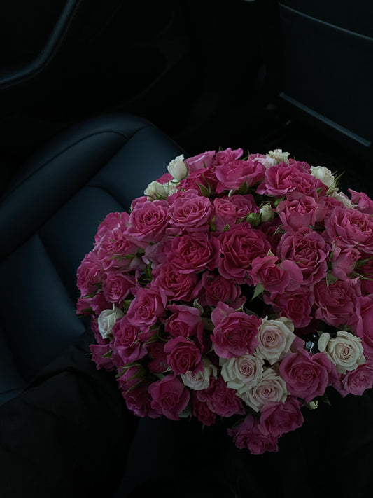 Sierra - chic bouquet of pink and white roses