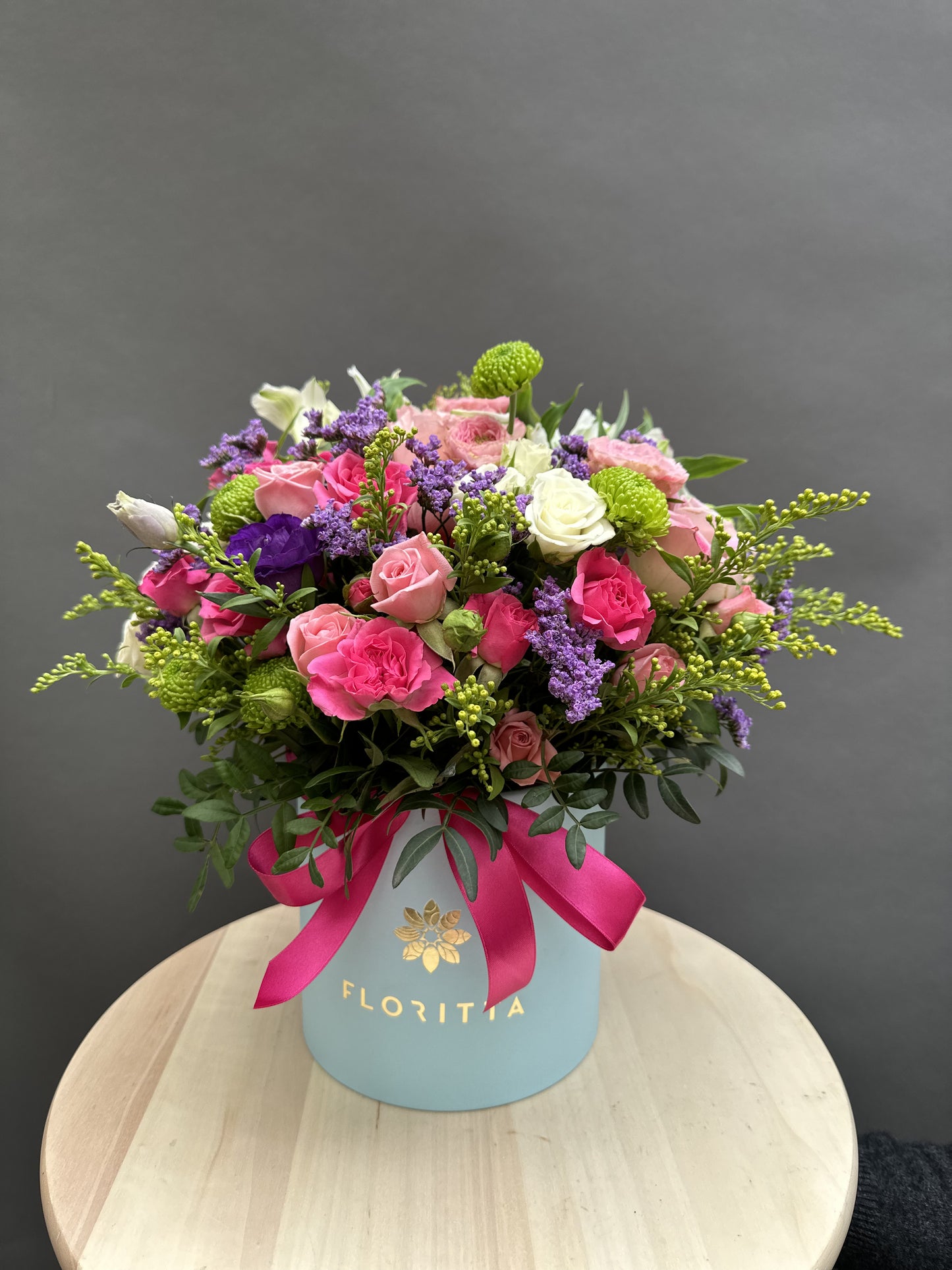 Fanny - bright bouquet in a hat box