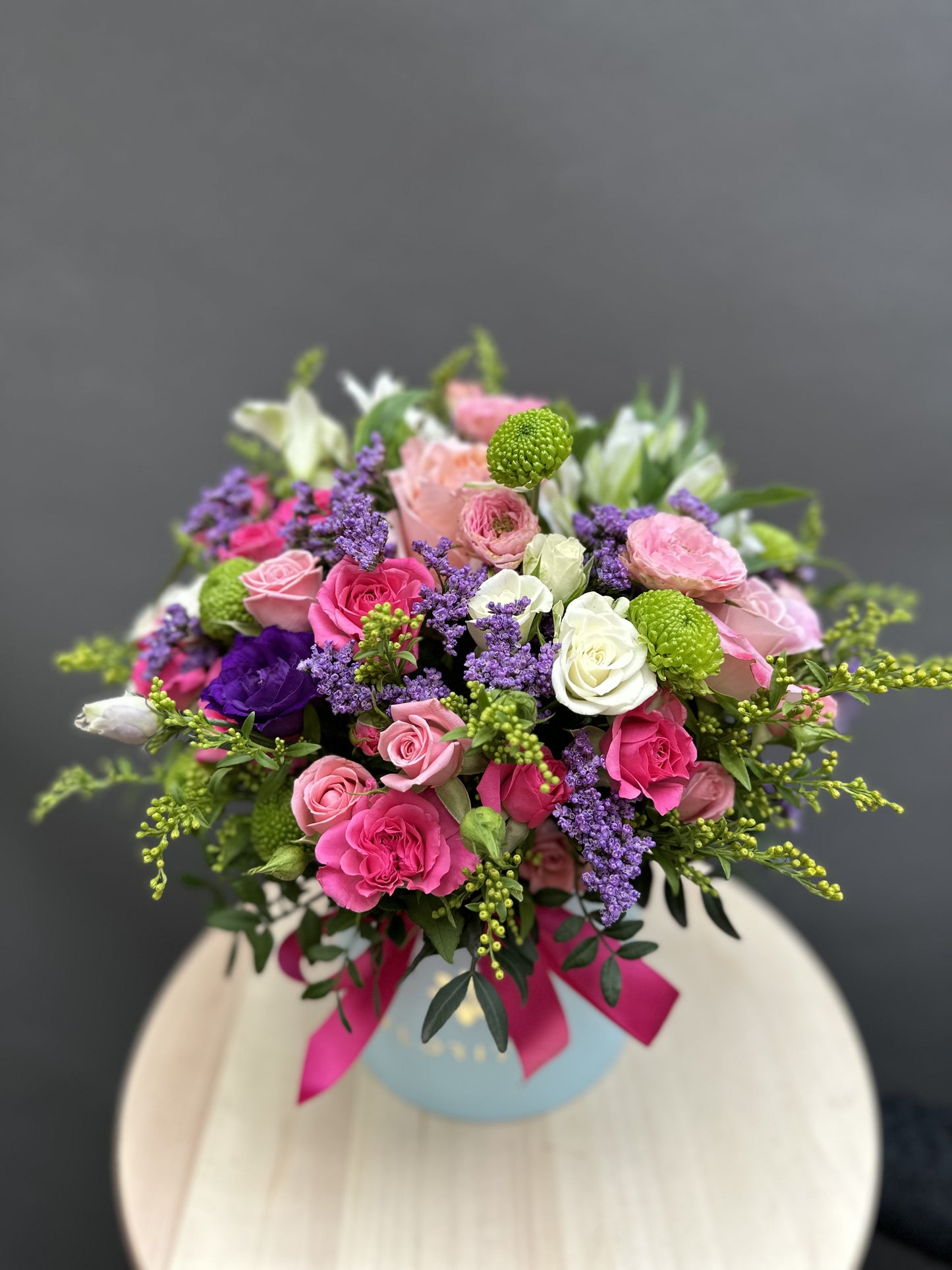 Fanny - bright bouquet in a hat box