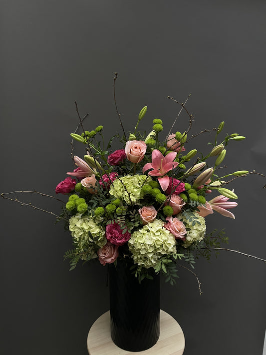 Layla - chic flower arrangement